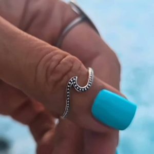 Anillo Ola de Mar en Plata de Ley 925 - Diseño Detallado con Relieve