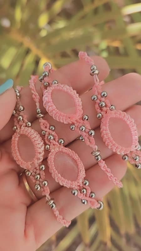 Pulsera de macramé con cuarzo rosa
