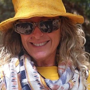 Sombrero de cáñamo amarillo