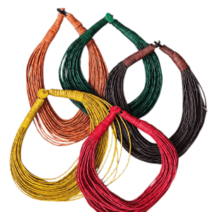 Collares de cuero teñidos