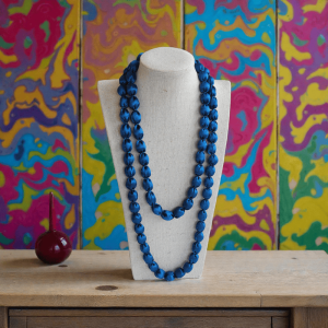 Collar de seda azul