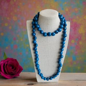 Collar de semillas de tagua azul