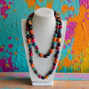 Collar de semillas de tagua multicolor