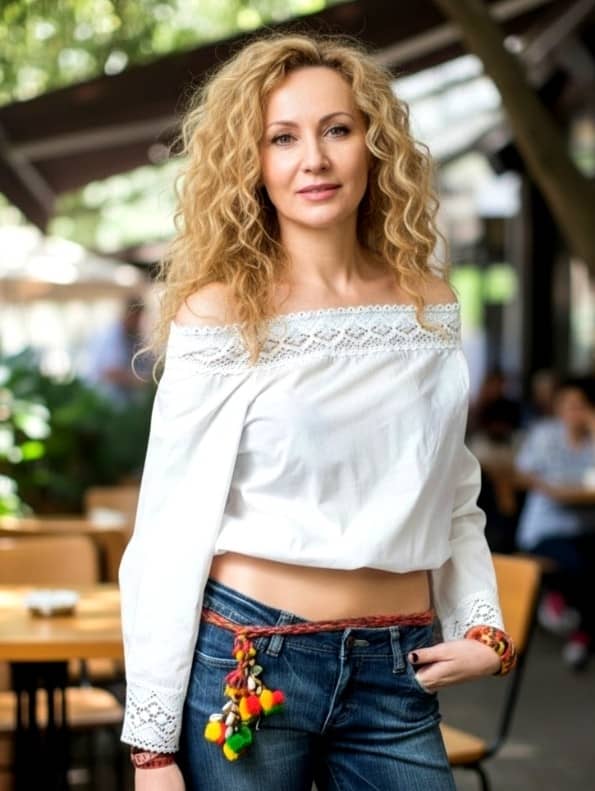 Blusa Blanca Bohemia de Algodón con Hombros Descubiertos y Puntillas - Estilo Ibicenco (Talla Única 38/40)