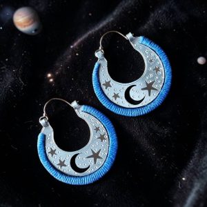 Argollas Canarias Artesanales de Aluminio e Hilo Azul - Diseño Luna y Estrellas (4 cm)
