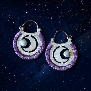 Pendientes "Luna" de Aluminio y Hilo Encerado Malva: Artesanía Canaria (4 cm)