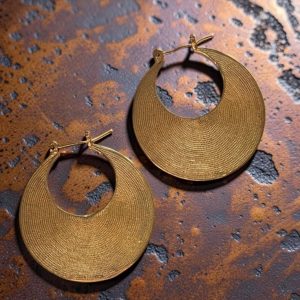 Pendientes de Aro en Espiral - Latón Dorado Artesanal de Indonesia (4,5 cm)
