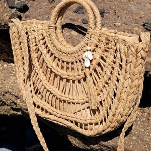 Bolso de Rafia Artesanal con Detalle de Caracolas - Estilo Boho Chic