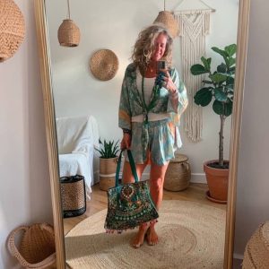 Conjunto de Seda de la India con Estampado Verde agua: Kimono Corto y Pantalón Boho Chic