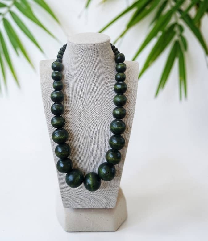 Collar de Madera Artesanal Senegalés - Verde Bosque con Bolas de Madera