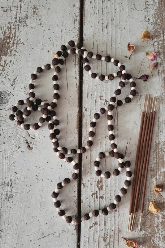 Collar Thiouraye Artesano de Senegal - Amuleto Aromático Personalizable