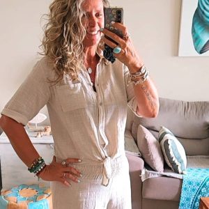 Camisa Beige de Algodón 100% con Nudo Ajustable para Mujer)