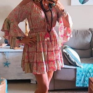 Vestido Corto de Seda Fría de la India – Estilo Boho Chic con Hombros Descubiertos