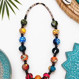 Collar artesanal de Senegal con cuentas de tela wax