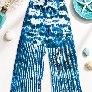 Pantalón ancho de algodón 100% con estampado tie dye azul y blanco y dibujos de sol y luna en la pierna