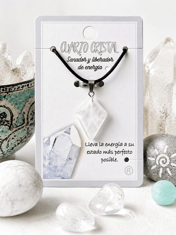 Colgante místico de cuarzo cristal natural con talla en forma de rombo