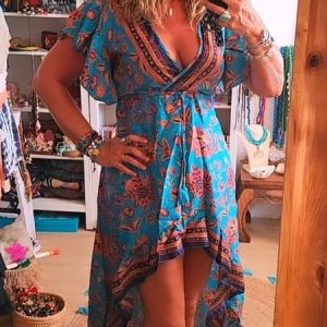 Vestido asimétrico estilo india color azul turquesa con estampado étnico de flores en rayón para mujer