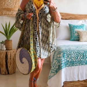 Vestido corto boho de algodón de India con estampado geométrico negro y beige