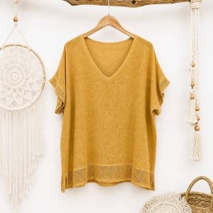 Blusa rustica de algodon 100 en color mostaza con escote en pico y detalles calados de la tienda Sawabona
