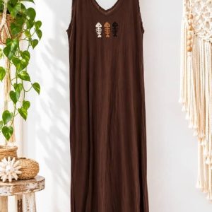 Vestido midi de algodón color marrón con detalle de pescaditos bordados estilo boho chic