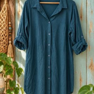 Maxi camisa de algodón de manga larga ajustable en color azul petrol con botones frontales