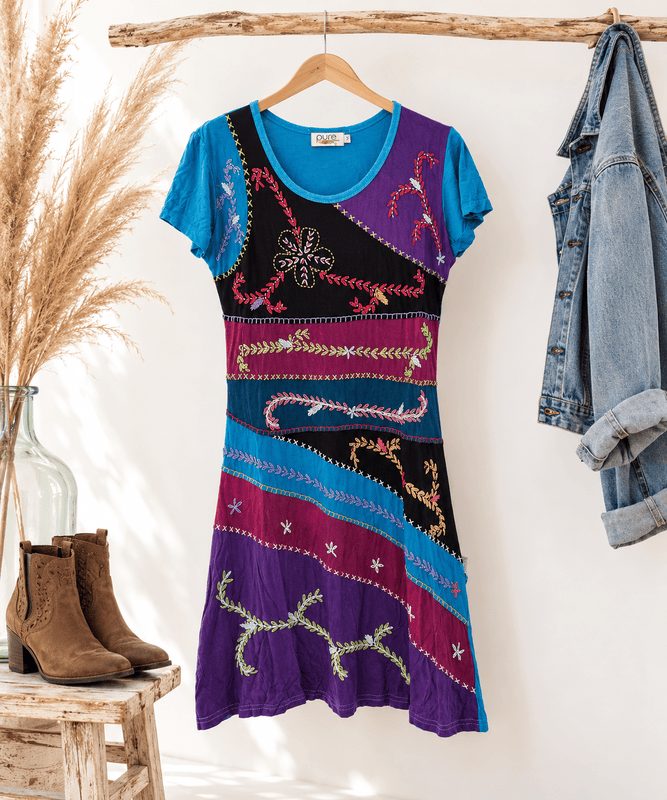 Vestido de Nepal de algodón 100 por cien para llevar solo o con leggings debajo de estilo hippie chic.