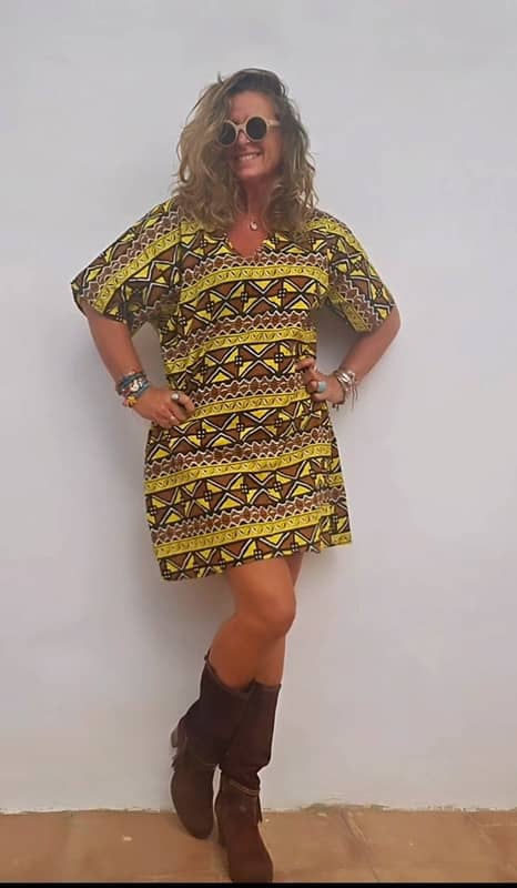Vestido Africano de Tela Wax Hecho a Mano en Senegal – Pieza Única - Imagen 3